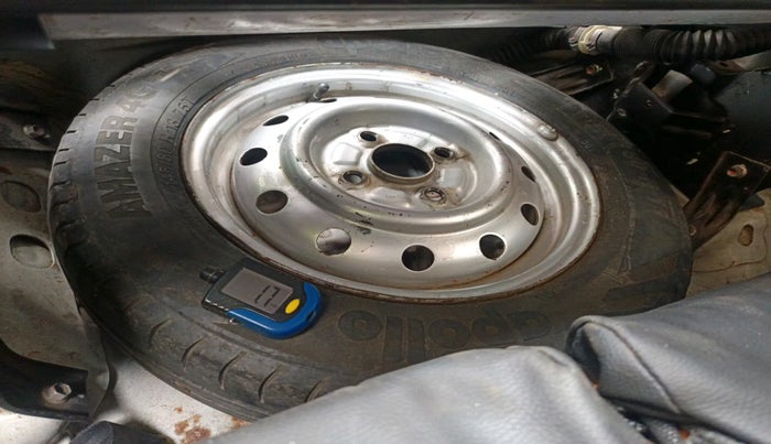 2011 Maruti Wagon R 1.0 LXI CNG, Petrol, Manual, 1,06,191 km, tyre