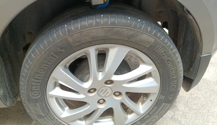 2013 Maruti Swift ZXI, Petrol, Manual, 76,276 km, tyre