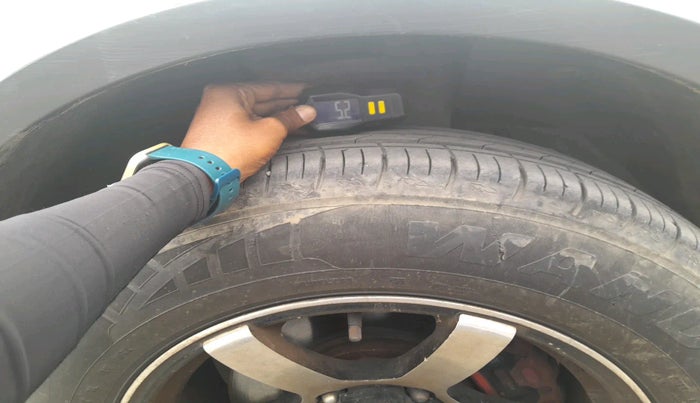 2016 Mahindra XUV500 W8, Diesel, Manual, 83,583 km, tyre