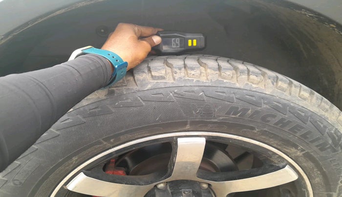 2016 Mahindra XUV500 W8, Diesel, Manual, 83,583 km, tyre