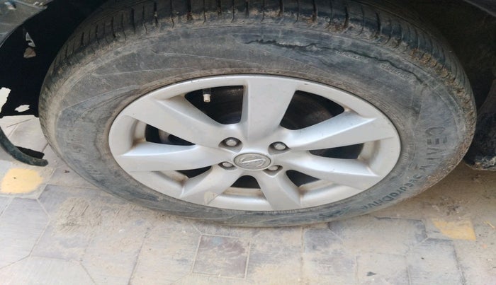 2013 Nissan Sunny XV DIESEL, Diesel, Manual, 1,38,018 km, tyre