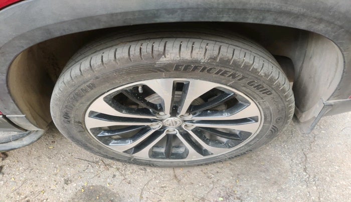 2021 MG HECTOR PLUS SHARP 1.5 PETROL TURBO HYBRID MT 6-STR, Petrol, Manual, 26,330 km, tyre