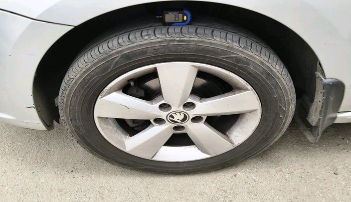 2016 Skoda Rapid AMBITION 1.6 MPI MT PLUS, Petrol, Manual, 87,082 km, tyre