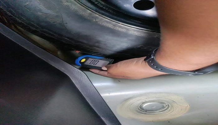 2015 Maruti Swift VXI, Petrol, Manual, 48,351 km, tyre