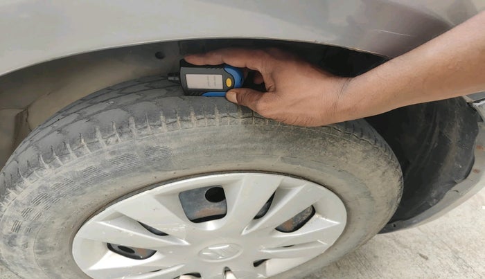 2014 Maruti Swift Dzire VXI, Petrol, Manual, 1,07,816 km, tyre