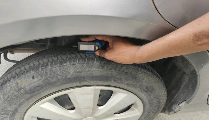 2014 Maruti Swift Dzire VXI, Petrol, Manual, 1,07,816 km, tyre