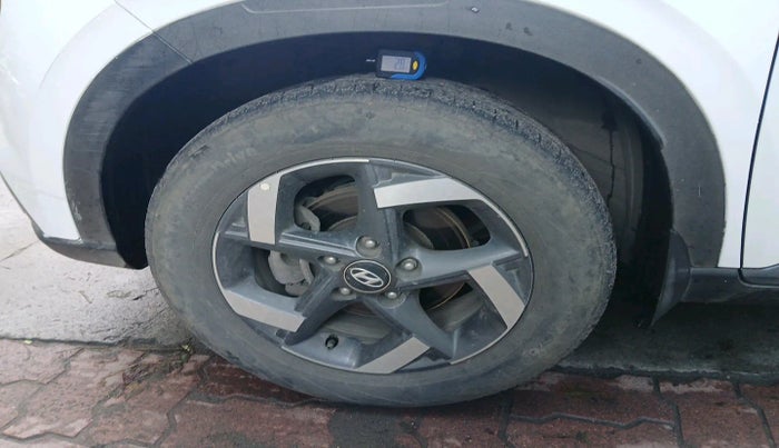 2019 Hyundai VENUE SX(O) 1.4 CRDI, Diesel, Manual, 1,12,477 km, tyre