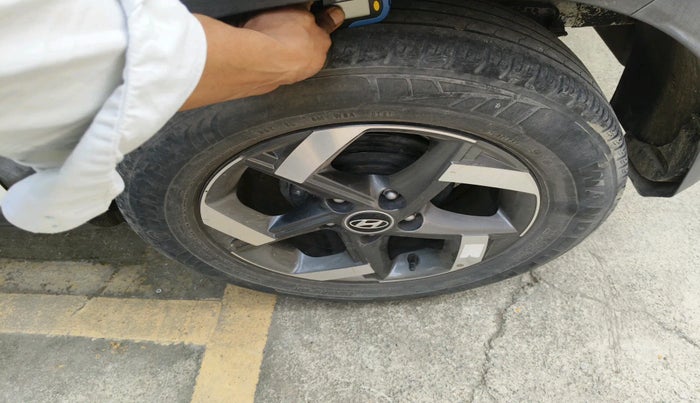 2021 Hyundai VENUE SX 1.0 TURBO, Petrol, Manual, 48,298 km, tyre