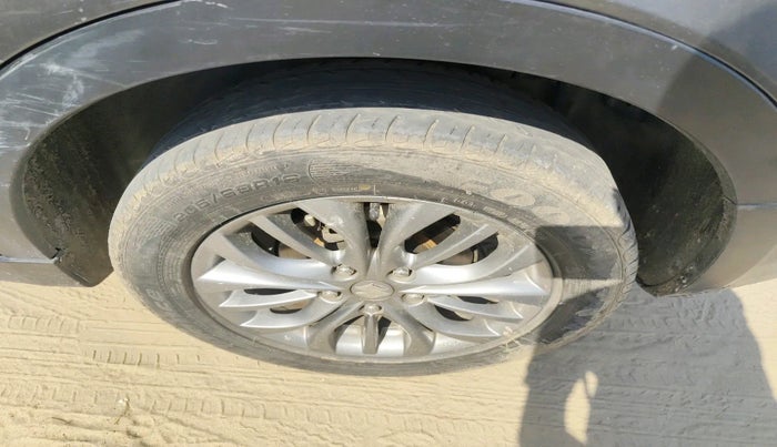 2017 Maruti S Cross ALPHA 1.6, Diesel, Manual, 82,565 km, tyre