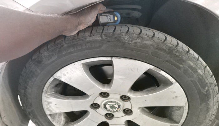 2011 Skoda Superb ELEGANCE 2.0 TDI CR AT, Diesel, Automatic, 1,57,720 km, tyre