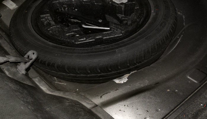 2011 Skoda Superb ELEGANCE 2.0 TDI CR AT, Diesel, Automatic, 1,57,720 km, tyre