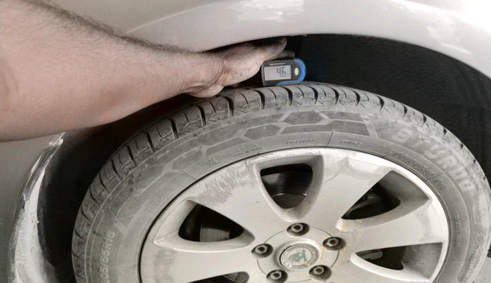 2011 Skoda Superb ELEGANCE 2.0 TDI CR AT, Diesel, Automatic, 1,57,720 km, tyre