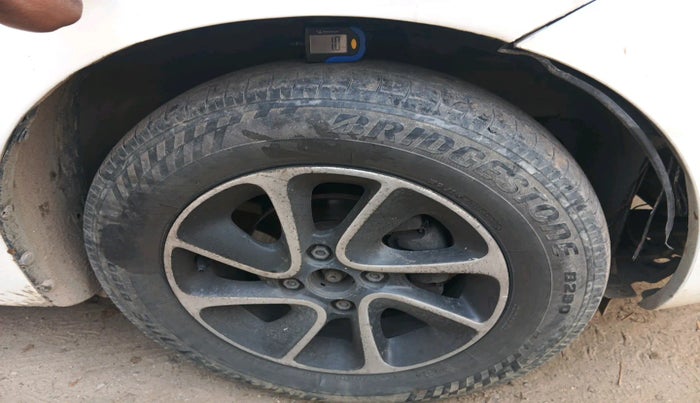 2017 Maruti Dzire VDI, Diesel, Manual, 1,99,824 km, tyre