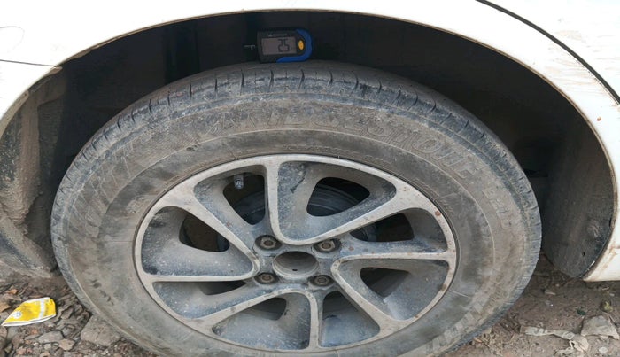 2017 Maruti Dzire VDI, Diesel, Manual, 1,99,824 km, tyre