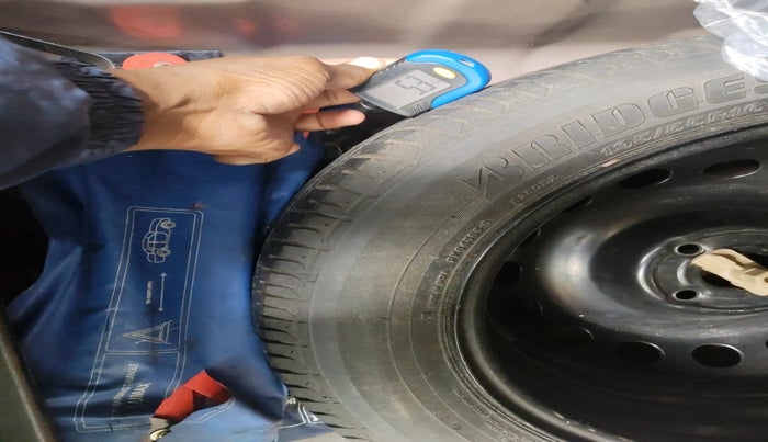 2016 Hyundai Verna 1.6 VTVT SX, Petrol, Manual, 1,03,606 km, tyre