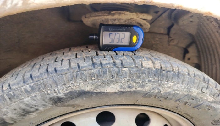 2012 Hyundai Eon D-LITE, Petrol, Manual, 82,677 km, tyre