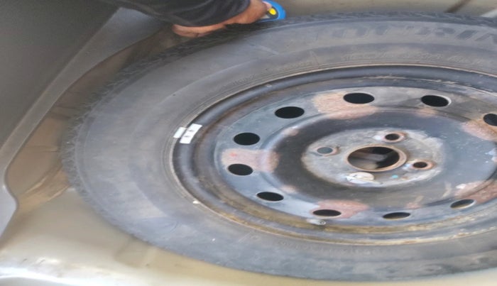 2013 Maruti Swift Dzire VXI, Petrol, Manual, 62,500 km, tyre