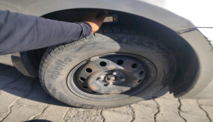 2013 Maruti Swift Dzire VXI, Petrol, Manual, 62,500 km, tyre