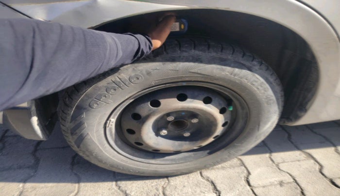 2013 Maruti Swift Dzire VXI, Petrol, Manual, 62,500 km, tyre