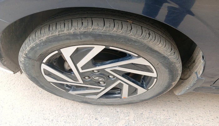 2024 Hyundai NEW I20 ASTA 1.2 MT, Petrol, Manual, 37,740 km, tyre