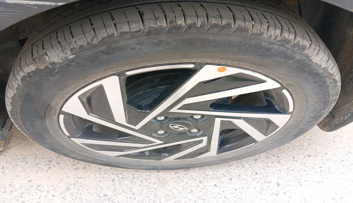 2024 Hyundai NEW I20 ASTA 1.2 MT, Petrol, Manual, 37,740 km, tyre