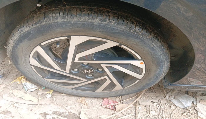 2024 Hyundai NEW I20 ASTA 1.2 MT, Petrol, Manual, 37,740 km, tyre