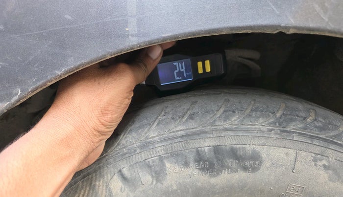 2012 Hyundai i10 MAGNA 1.1, Petrol, Manual, 1,07,030 km, tyre