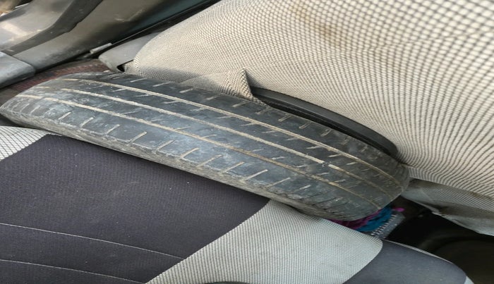 2012 Hyundai i10 MAGNA 1.1, Petrol, Manual, 1,07,030 km, tyre