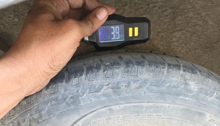 2012 Hyundai i10 MAGNA 1.1, Petrol, Manual, 1,07,030 km, tyre