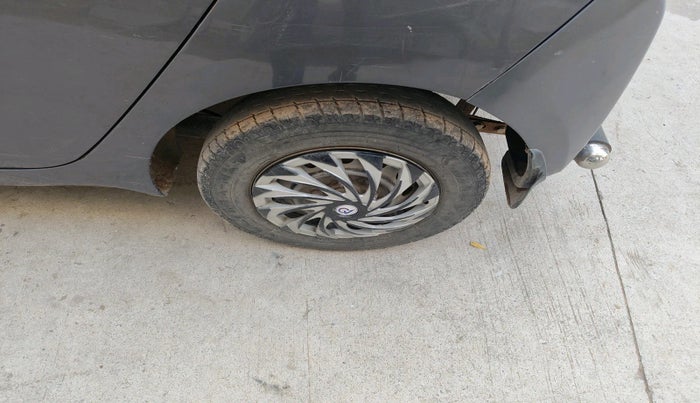 2016 Hyundai Eon ERA +, Petrol, Manual, 72,959 km, tyre