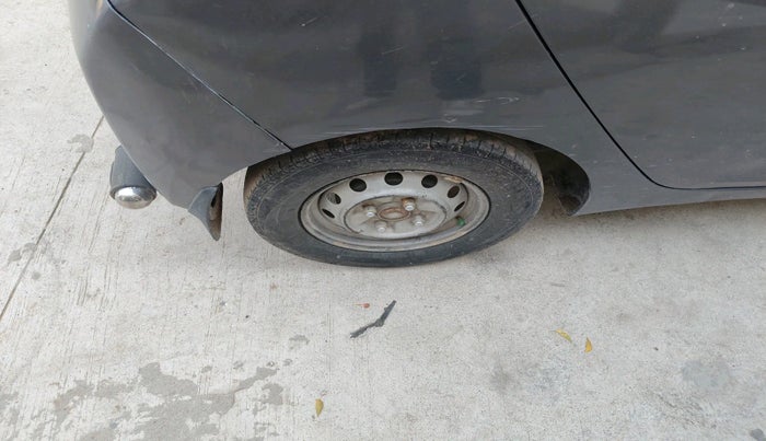 2016 Hyundai Eon ERA +, Petrol, Manual, 72,959 km, tyre