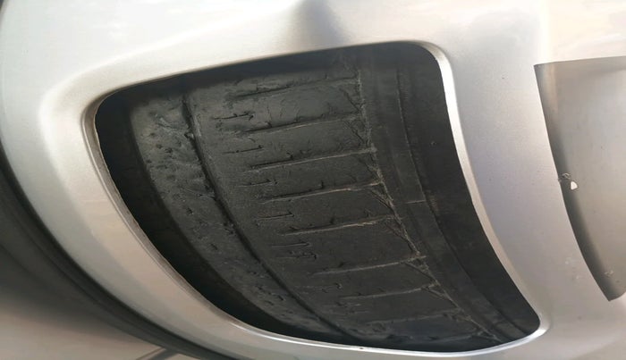 2016 Mahindra TUV300 T8, Diesel, Manual, 1,86,571 km, tyre