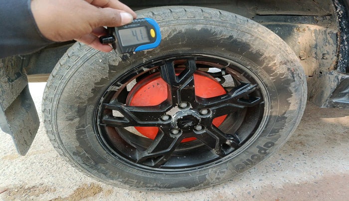 2017 Mahindra Scorpio S10 1.99 INTELLI-HYBRID, Diesel, Manual, 1,76,000 km, tyre