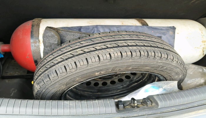 2017 Hyundai Grand i10 SPORTZ 1.2 KAPPA VTVT, Petrol, Manual, 1,24,242 km, tyre