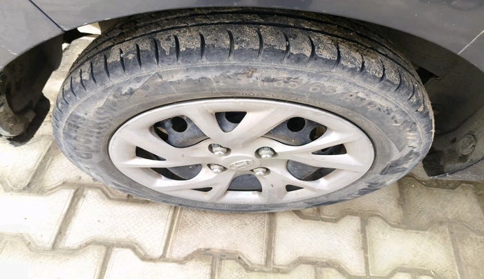 2017 Hyundai Grand i10 SPORTZ 1.2 KAPPA VTVT, Petrol, Manual, 1,24,242 km, tyre