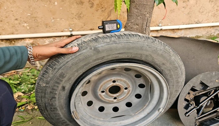 2012 Hyundai i10 ERA 1.1, Petrol, Manual, 1,17,764 km, tyre