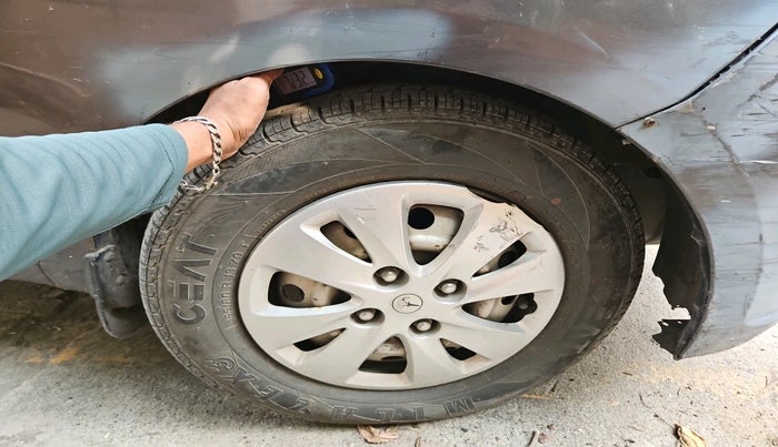 2012 Hyundai i10 ERA 1.1, Petrol, Manual, 1,17,764 km, tyre