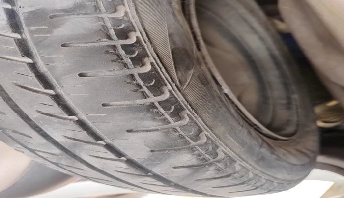 2013 Hyundai i10 ERA 1.1, Petrol, Manual, 76,586 km, tyre