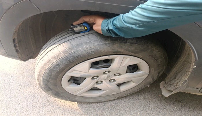 2022 Hyundai VENUE S 1.2, Petrol, Manual, 44,496 km, tyre