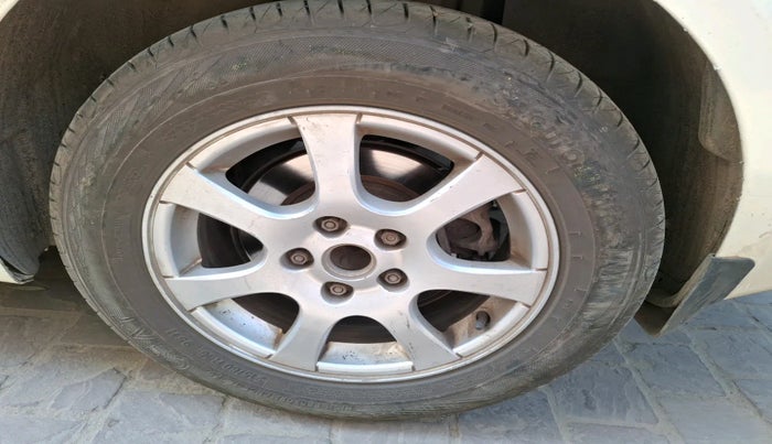 2011 Chevrolet Cruze LT, Diesel, Manual, 1,10,313 km, tyre