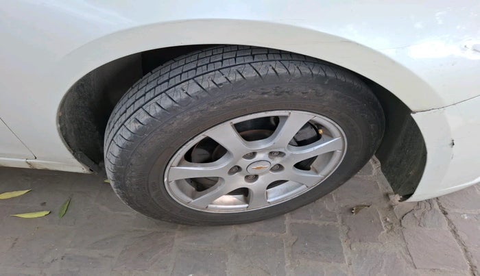 2011 Chevrolet Cruze LT, Diesel, Manual, 1,10,313 km, tyre