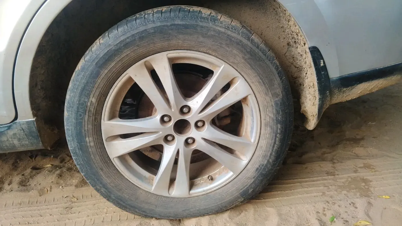 2011 Hyundai Santa Fe 4 WD, Diesel, Manual, 1,44,879 km, tyre
