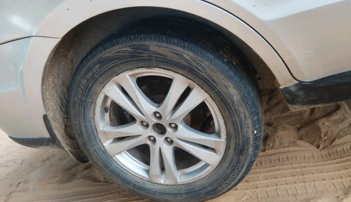 2011 Hyundai Santa Fe 4 WD, Diesel, Manual, 1,44,540 km, tyre