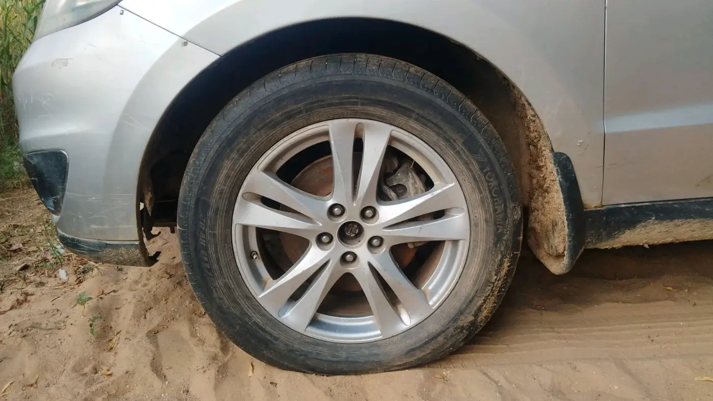 2011 Hyundai Santa Fe 4 WD, Diesel, Manual, 1,44,879 km, tyre