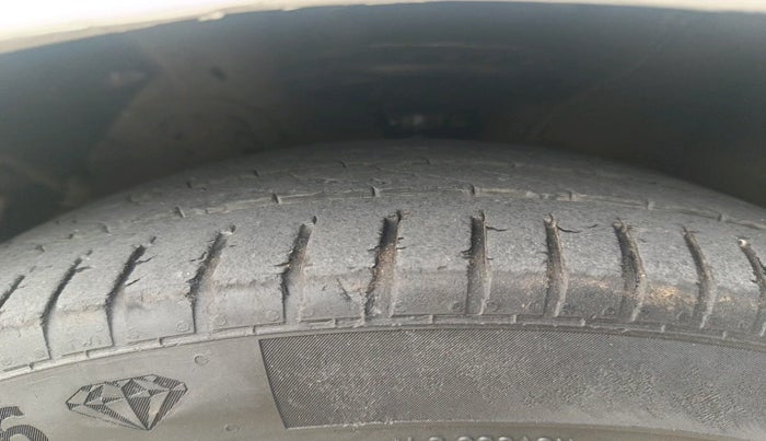 2012 Hyundai Verna FLUIDIC 1.6 CRDI SX, Diesel, Manual, 1,59,554 km, tyre