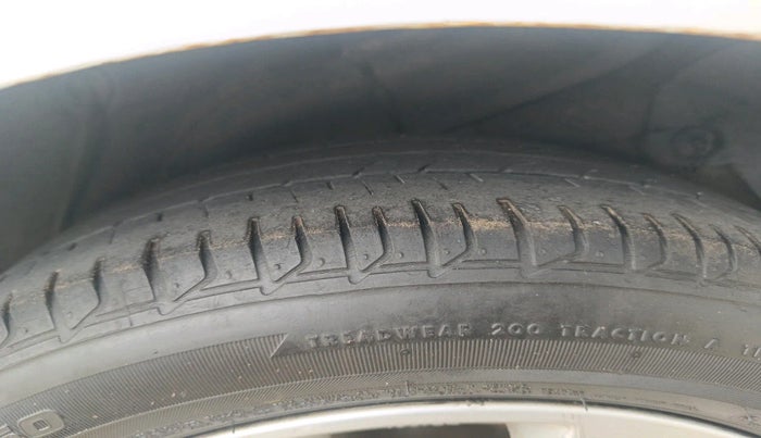 2012 Hyundai Verna FLUIDIC 1.6 CRDI SX, Diesel, Manual, 1,59,554 km, tyre