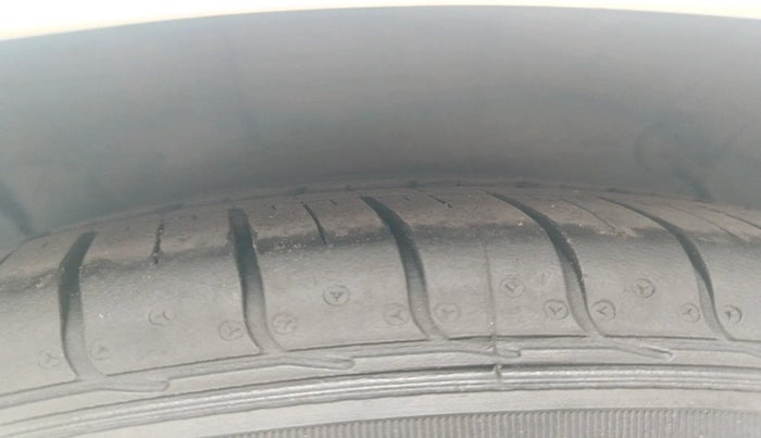 2012 Hyundai Verna FLUIDIC 1.6 CRDI SX, Diesel, Manual, 1,59,554 km, tyre