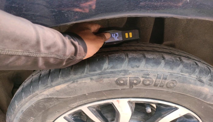 2020 Maruti Swift VXI, Petrol, Manual, 52,701 km, tyre