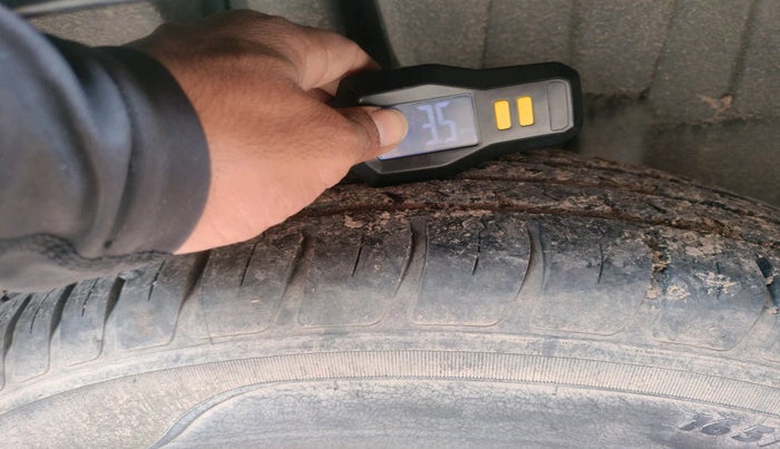 2020 Maruti Swift VXI, Petrol, Manual, 52,701 km, tyre