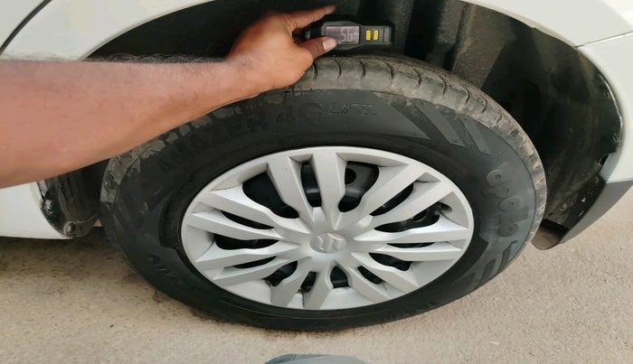 2013 Maruti Swift VXI, Petrol, Manual, 54,058 km, tyre